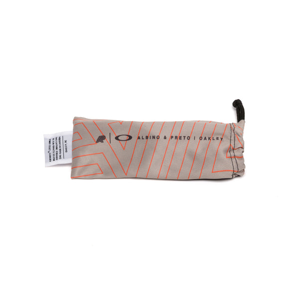 A&P® x OAKLEY® FROGSKINS HYBRID™ MATTE BLACK w/ PRIZM RUBY